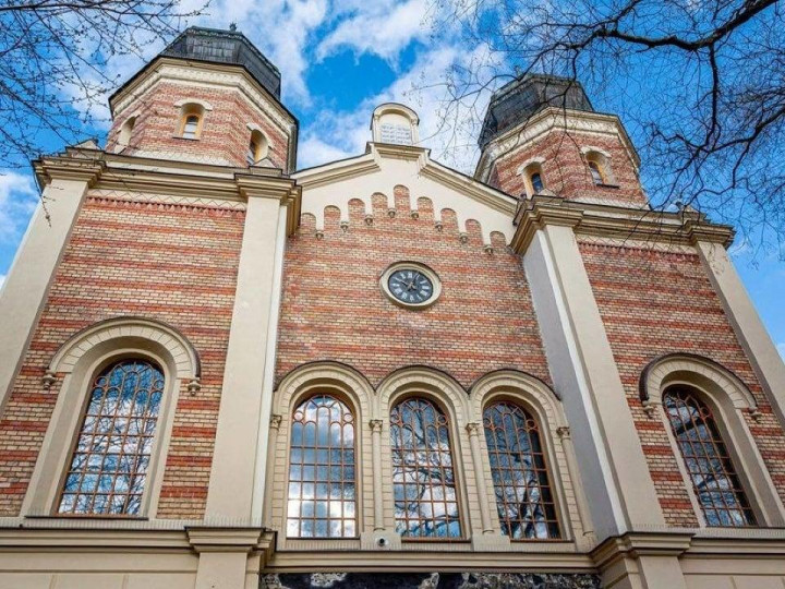 Priečelie synagógy. Zdroj: dromedar.zoznam.sk.